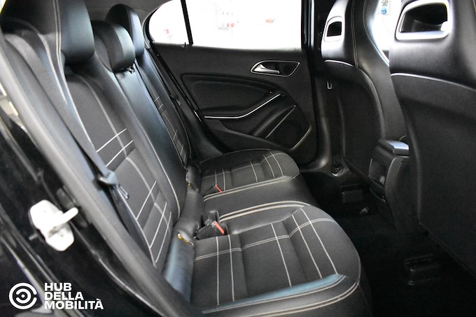 MERCEDES-BENZ GLA 180 CDI Sport